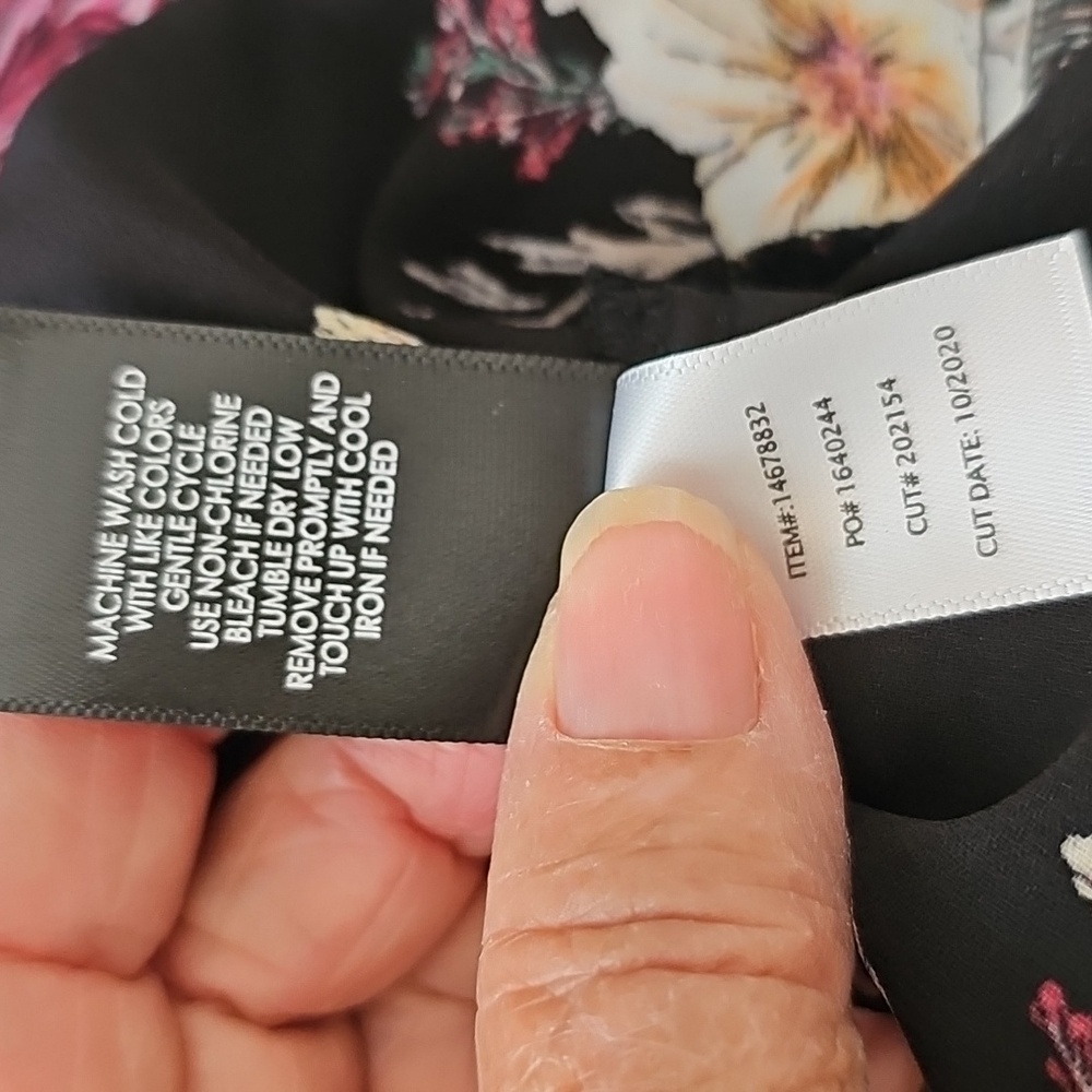 Torrid Floral Black Women's Top.size‎ 1X. Long Sleeves Covered Buttons. - Picture 11 of 11